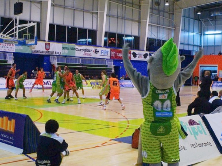 Momento de un partido de LEB Plata en el pabellón Carlos Sastre Momento de un partido de LEB Plata en el pabellón Carlos Sastre