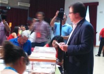 Los líderes de los principales partidos votaron a primera hora