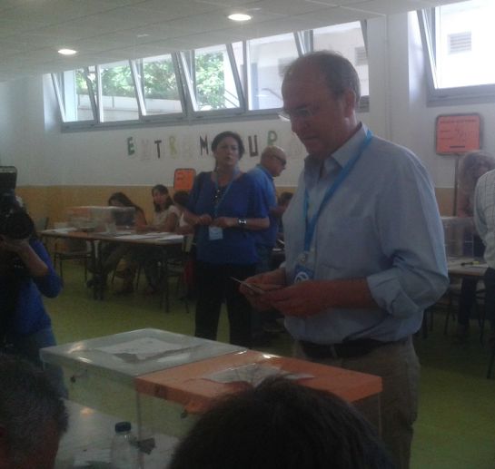 El lider de los populares votaba en el C.P. de Las Vaguadas en Badajoz El lider de los populares votaba en el C.P. de Las Vaguadas en Badajoz