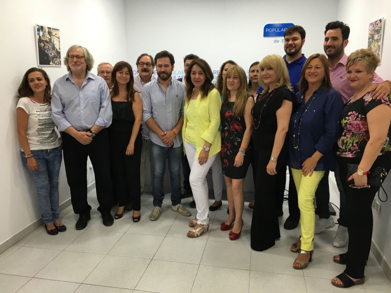 El PP festeja su victoria en Elda El PP festeja su victoria en Elda
