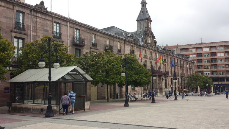 Entrada al parking del bulevar Demetrio Herrero Entrada al parking del bulevar Demetrio Herrero