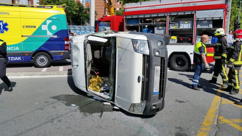 Resultado de imagen de accidente furgonetas en zona urbana