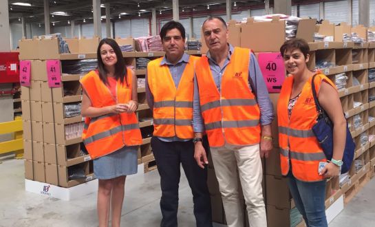 Responsables de la empresa junto a autoridades municipales Responsables de la empresa junto a autoridades municipales