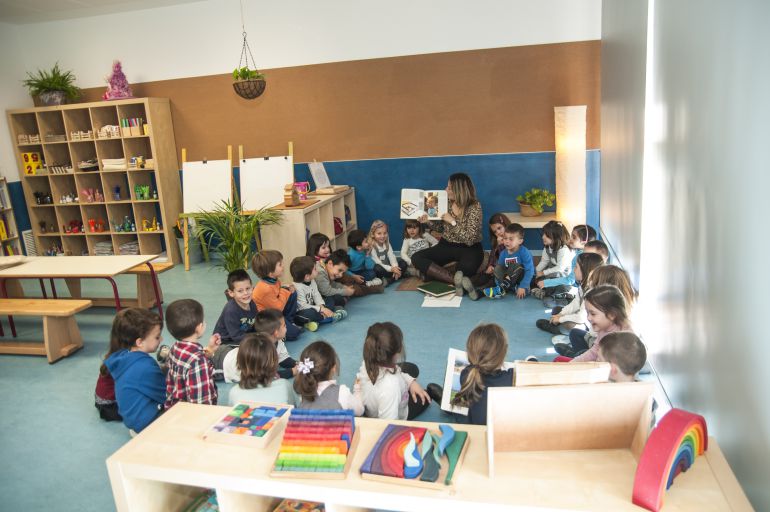 Niños durante su jornada escolar en el colegio Niños durante su jornada escolar en el colegio