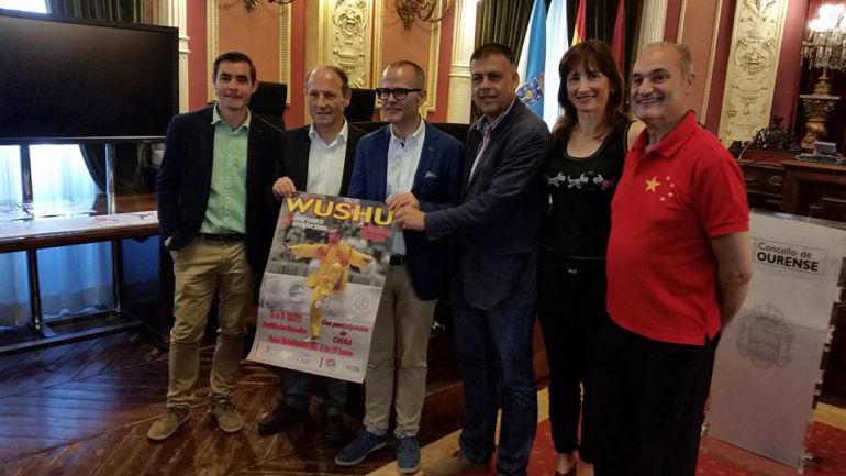 Presentación del curso gratis de Taichi, en el Concello de Ourense, con autoridades. loocales, provinciales y autonómicas, con el maestro Gago Presentación del curso gratis de Taichi, en el Concello de Ourense, con autoridades. loocales, provinciales y autonómicas, con el maestro Gago