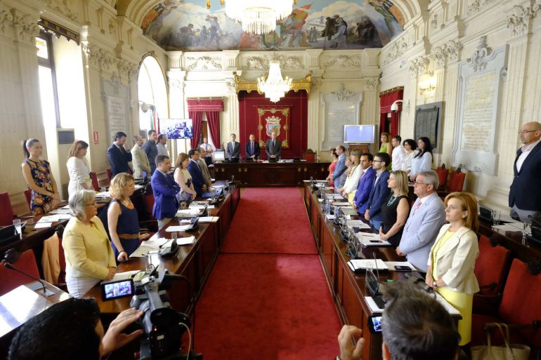 Los concejales han mantenido un minuto de silencio por los atentados de Estambul en el pleno municipal del ayuntamiento de Málaga Los concejales han mantenido un minuto de silencio por los atentados de Estambul en el pleno municipal del ayuntamiento de Málaga