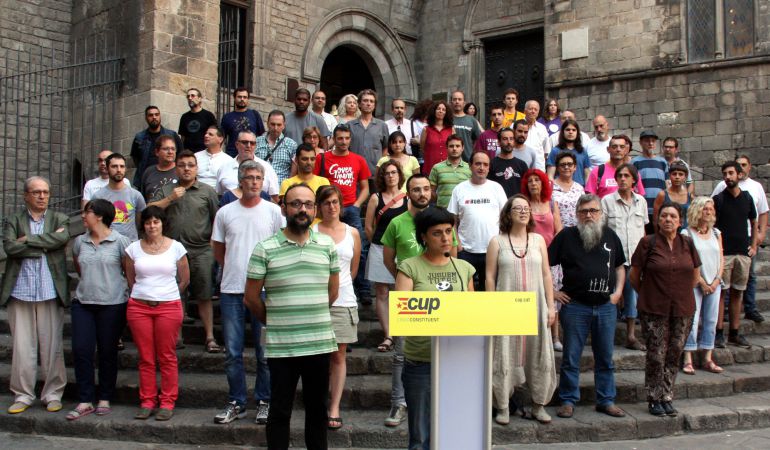 La CUP ha organitzat un acte a la Plaça del Rei per reivindicar el RUI. La CUP ha organitzat un acte a la Plaça del Rei per reivindicar el RUI.