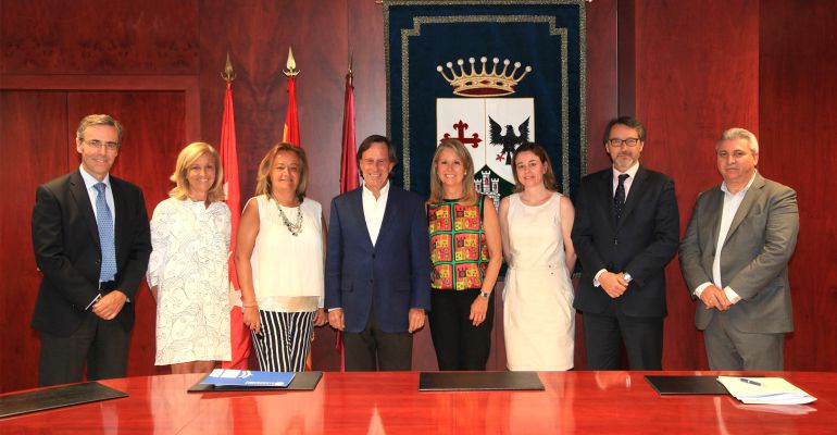 Firma del convenio entre el ayuntamiento de Alcobendas y las entidades de conservación de las urbanizaciones Firma del convenio entre el ayuntamiento de Alcobendas y las entidades de conservación de las urbanizaciones