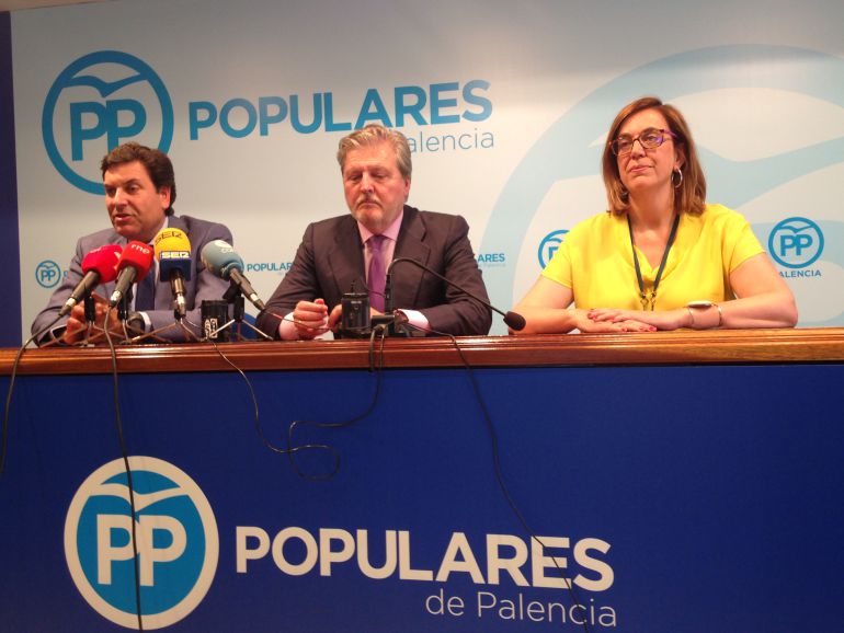Carlos Fernández Carriedo, Íñigo Méndez de Vigo y Ángeles Armisén Carlos Fernández Carriedo, Íñigo Méndez de Vigo y Ángeles Armisén