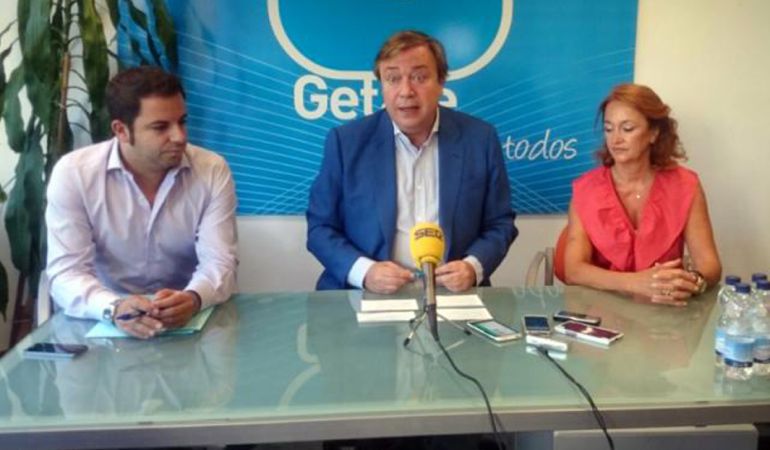 El portavoz del PP getafense dice que CGI empezó a trabjar con el Ayuntamiento cuando gobernaba el PSOE. El portavoz del PP getafense dice que CGI empezó a trabjar con el Ayuntamiento cuando gobernaba el PSOE.