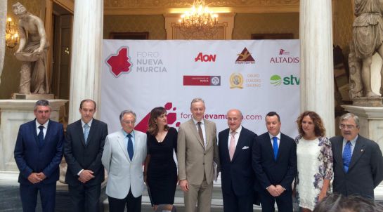 El Embajador británico transmite tranquilidad a los empresarios murcianos El Embajador británico transmite tranquilidad a los empresarios murcianos