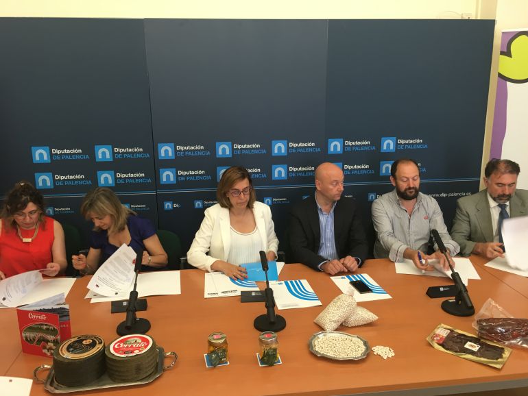 Imagen de la firma del convenio Imagen de la firma del convenio