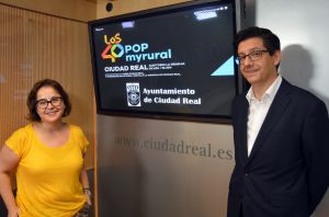 Félix Amaya, director de SER Ciudad Real y Manuela Nieto-Márquez, concejala festejos en la presentación Félix Amaya, director de SER Ciudad Real y Manuela Nieto-Márquez, concejala festejos en la presentación