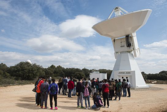 El Aula de Astronomía de Yebes bate récords de asistencia durante el presente curso: AstroYebes ya es uno de los centros científicos más visitados de España El Aula de Astronomía de Yebes bate récords de asistencia durante el presente curso: AstroYebes ya es uno de los centros científicos más visitados de España