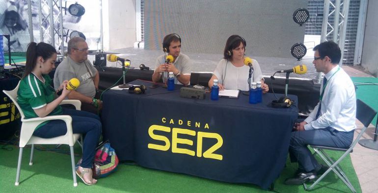 Iñigo Olaizola, director de la Donosti Cup, en el set de Hoy por Hoy Gipuzkoa en el programa especial desde la Fan Zone Iñigo Olaizola, director de la Donosti Cup, en el set de Hoy por Hoy Gipuzkoa en el programa especial desde la Fan Zone
