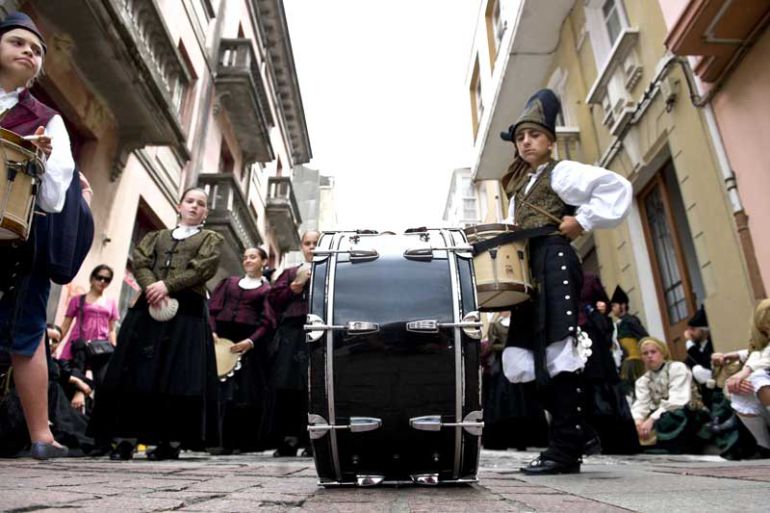 Pasarrúas, conciertos, talleres, artesanía, cultura celta, unión entre pueblos... Más que un festival, más que una región. Eso es Ortigueira. Pasarrúas, conciertos, talleres, artesanía, cultura celta, unión entre pueblos... Más que un festival, más que una región. Eso es Ortigueira.