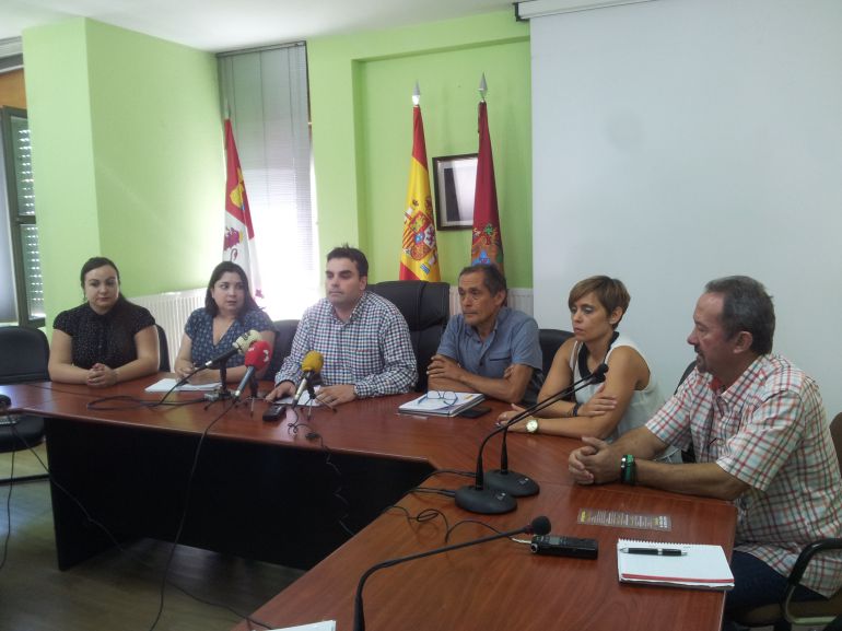El alcalde de Cacabelos y varios concejales El alcalde de Cacabelos y varios concejales