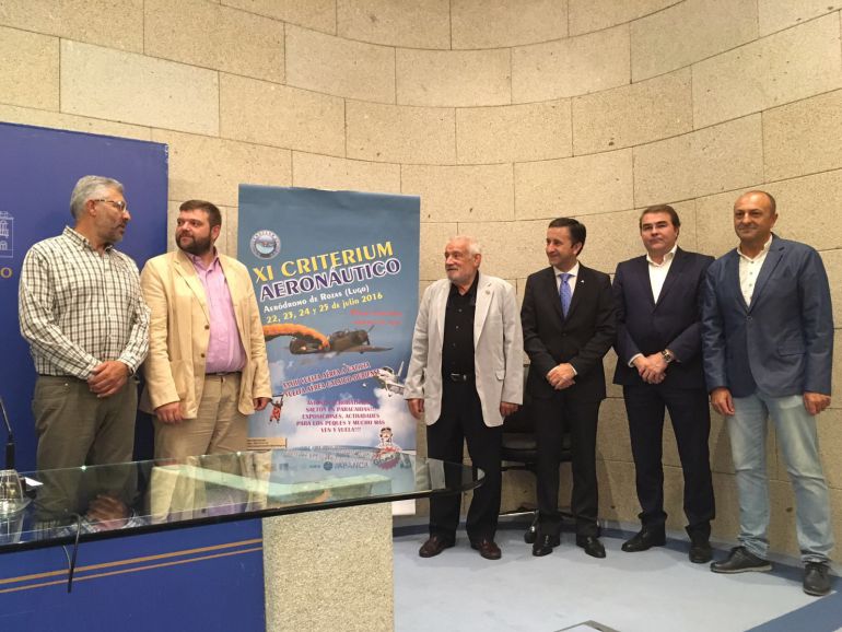 Santos y Abelleira, con el portavoz municipal Miguel Fernández, en la presentación del XI Criterium Aeronáutico Santos y Abelleira, con el portavoz municipal Miguel Fernández, en la presentación del XI Criterium Aeronáutico