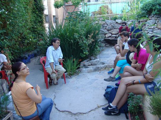 Jovenes voluntarios en el campo internacional 'Huerto del Mundo' Jovenes voluntarios en el campo internacional 'Huerto del Mundo'