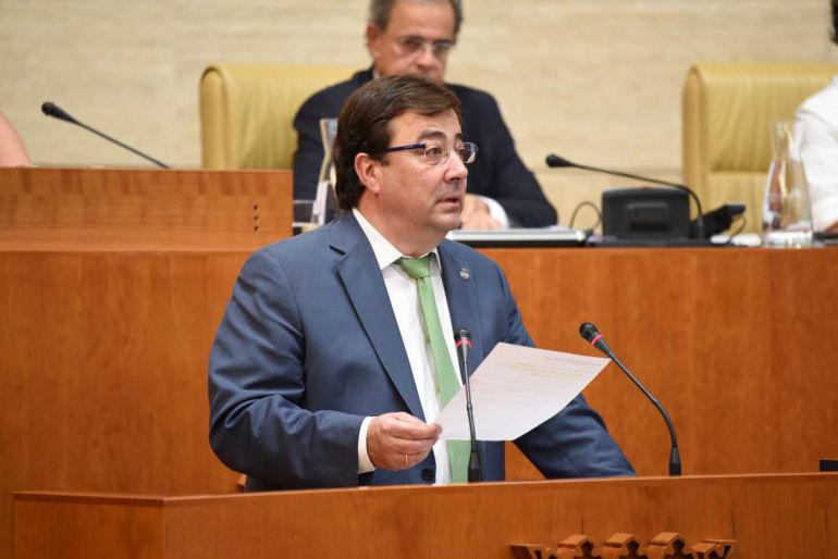 Guillermo Fdez. Vara se dirige a los diputados durante el Debate sobre la Orientación de la Política General de la Junta de Extremadura Guillermo Fdez. Vara se dirige a los diputados durante el Debate sobre la Orientación de la Política General de la Junta de Extremadura