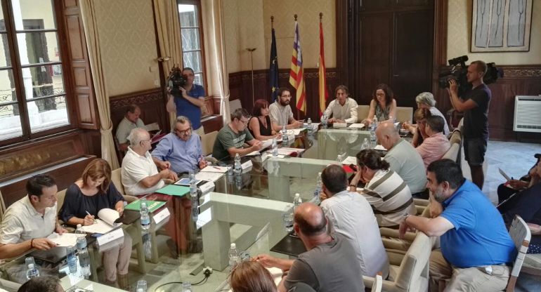 Govern y sindicatos acuerdan recuperar los derechos perdidos antes de 2019 Govern y sindicatos acuerdan recuperar los derechos perdidos antes de 2019