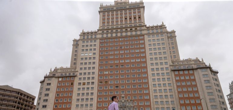 Fotografía del Edificio España, puesto en venta por Wanda. Fotografía del Edificio España, puesto en venta por Wanda.