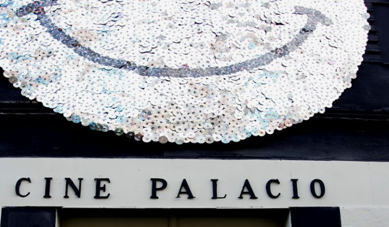 Imágen del cine Palacio con el 'smiley' que puso el anterior gobierno municipal. Imágen del cine Palacio con el 'smiley' que puso el anterior gobierno municipal.