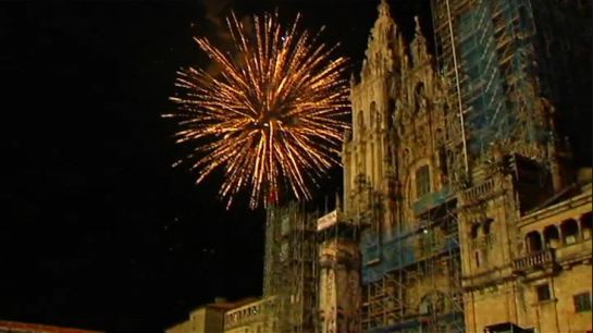 Este año la proyección fue también sobre Raxoi al estar la catedral llena de andamios por las obras de restauración Este año la proyección fue también sobre Raxoi al estar la catedral llena de andamios por las obras de restauración
