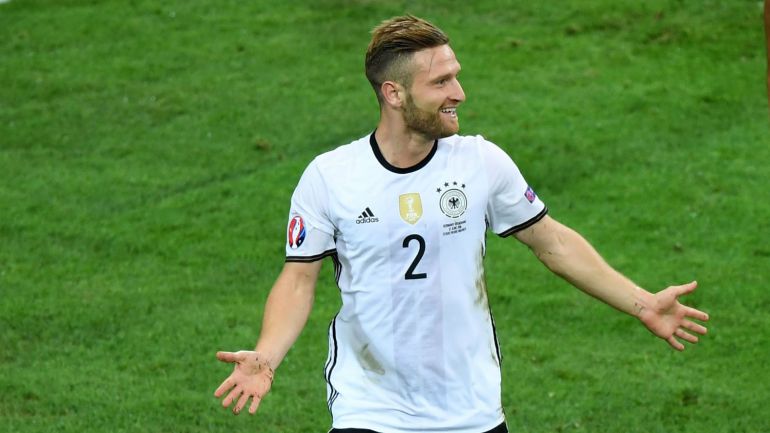 El Valencia ofrece al Milan el fichaje de Shkodran Mustafi El Valencia ofrece al Milan el fichaje de Shkodran Mustafi