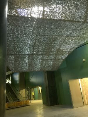 Imagen del lucernario que tamiza la entrada de luz natural a los niveles inferiores del CaixaForum Sevilla Imagen del lucernario que tamiza la entrada de luz natural a los niveles inferiores del CaixaForum Sevilla
