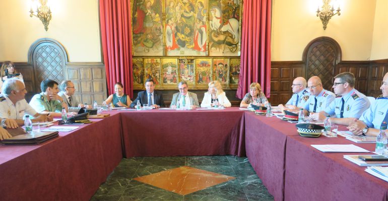 El paer en cap, Àngel Ros, ha presidit aquest matí la Junta Local de Seguretat El paer en cap, Àngel Ros, ha presidit aquest matí la Junta Local de Seguretat