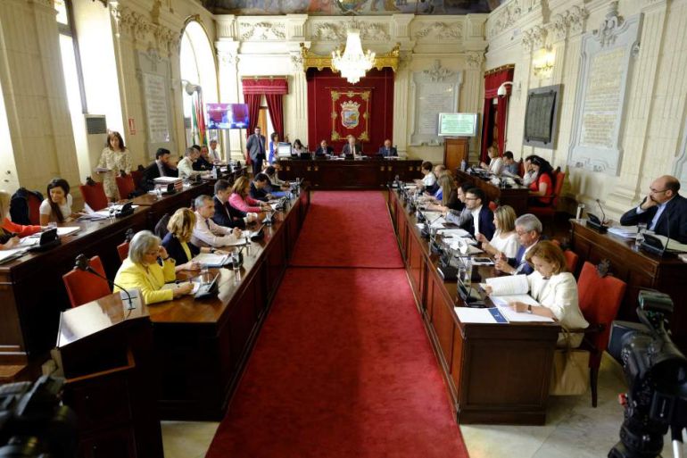 Polémica en el Ayuntamiento por el parque canino sobre una fosa común Polémica en el Ayuntamiento por el parque canino sobre una fosa común