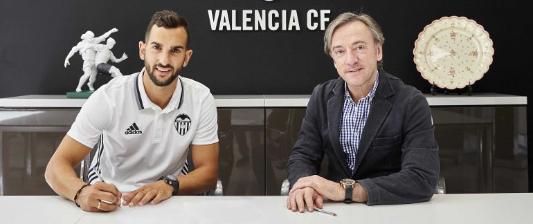 Montoya firma junto a García Pitarch Montoya firma junto a García Pitarch