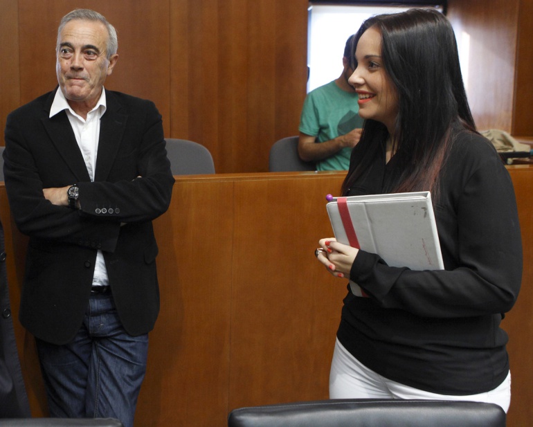 Javier Sada (PSOE) y Maru Díaz (Podemos) se reúnen en las Cortes el primer día de agosto Javier Sada (PSOE) y Maru Díaz (Podemos) se reúnen en las Cortes el primer día de agosto