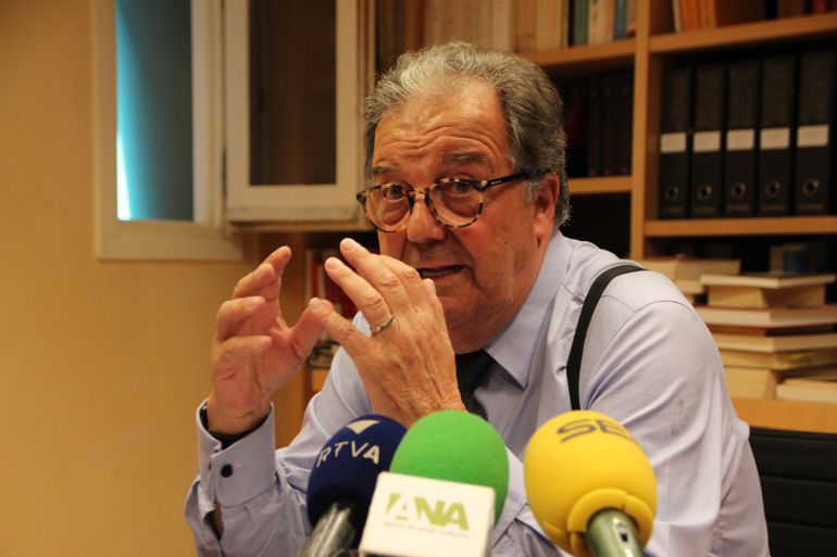 L'advocat Manuel Pujadas al seu despatx professional L'advocat Manuel Pujadas al seu despatx professional