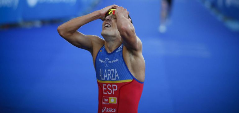 Alarza, tras ganar su primera prueba mundial. Alarza, tras ganar su primera prueba mundial.
