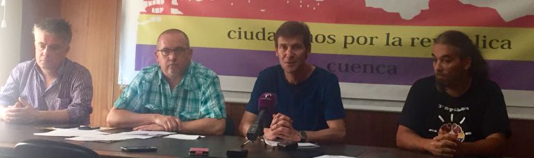Cuenca Memoria Histórica Ciudadanos por la República presentará un recurso contra el Ayuntamiento por no exigir al Obispado que retire los símbolos franquistas: Recurso contra el Ayuntamiento por no exigir al Obispado que retire los símbolos franquistas Cuenca Memoria Histórica Ciudadanos por la República presentará un recurso contra el Ayuntamiento por no exigir al Obispado que retire los símbolos franquistas: Recurso contra el Ayuntamiento por no exigir al Obispado que retire los símbolos franquistas