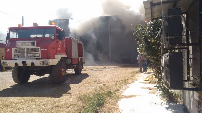 Incendio en una nave agrícola en Abrairas, A Braña (Baleira) Incendio en una nave agrícola en Abrairas, A Braña (Baleira)
