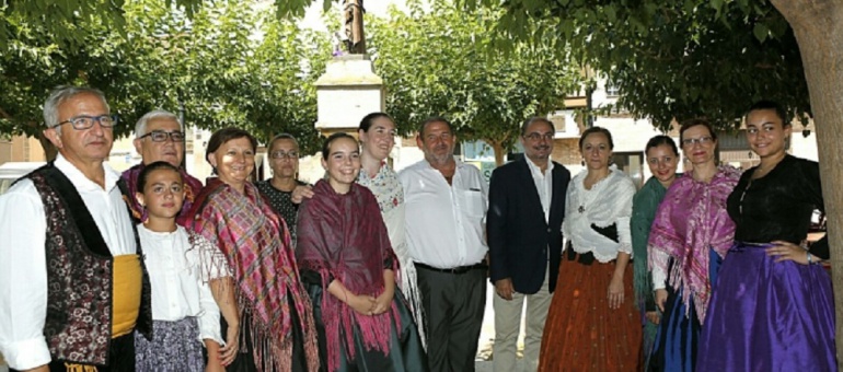Lambán ha vuelto de sus vacaciones visitando la localidad de Pedrola, que celebra sus fiestas Lambán ha vuelto de sus vacaciones visitando la localidad de Pedrola, que celebra sus fiestas