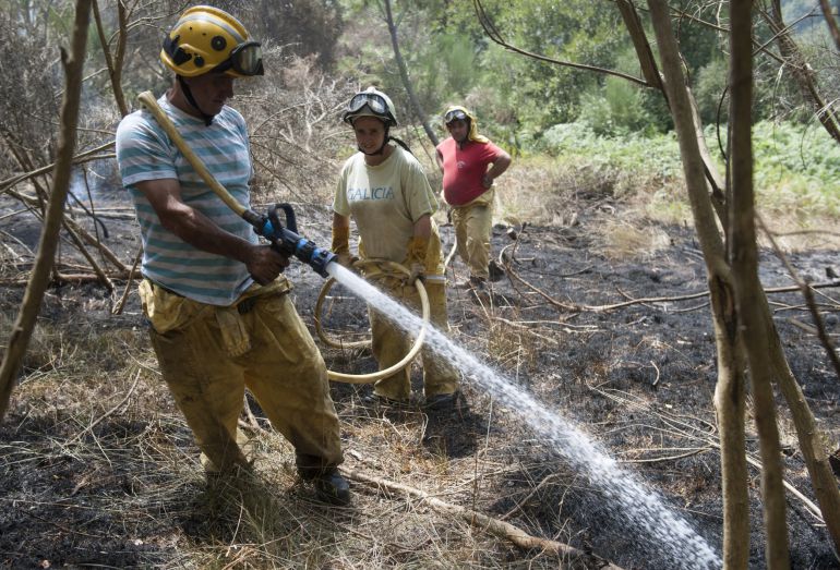 El incendio de Melón se encuentra estabilizado y evoluciona dentro de unas líneas de control establecidas El incendio de Melón se encuentra estabilizado y evoluciona dentro de unas líneas de control establecidas