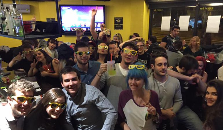 Ambientazo: amigos, unas cervezas y videojuegos Ambientazo: amigos, unas cervezas y videojuegos