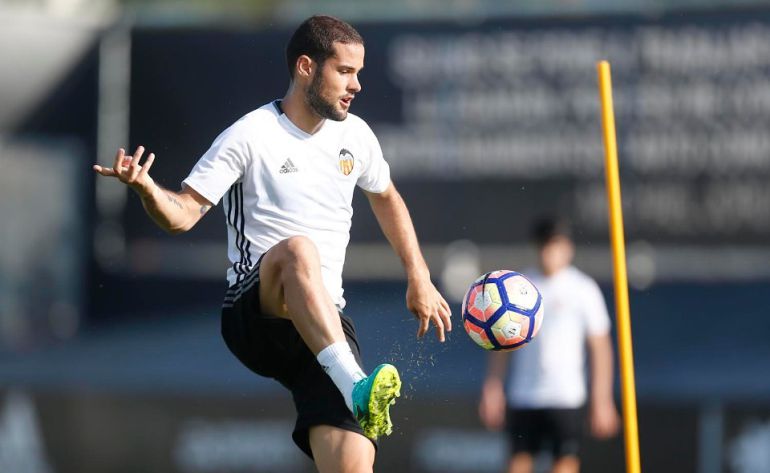 Mario Suárez, en un entrenamiento del Valencia Mario Suárez, en un entrenamiento del Valencia