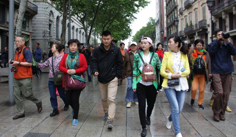 Els turistes es queixen que Barcelona està massa massificada: Els turistes es queixen que Barcelona està massa massificada Els turistes es queixen que Barcelona està massa massificada: Els turistes es queixen que Barcelona està massa massificada