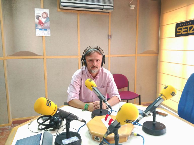 José Fiscal, consejero de Medio Ambiente, en los estudios de Radio Huelva. José Fiscal, consejero de Medio Ambiente, en los estudios de Radio Huelva.