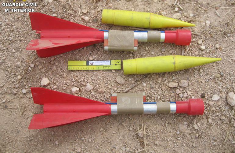 La Guardia Civil desactiva 11 cohetes en Pozo Cañada y Tinajeros La Guardia Civil desactiva 11 cohetes en Pozo Cañada y Tinajeros