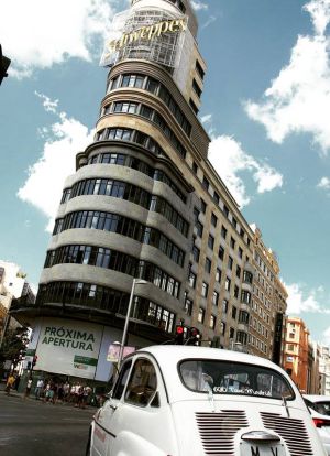 Los tours por Madrid se realizan a bordo de un clásico Seat 600 Los tours por Madrid se realizan a bordo de un clásico Seat 600