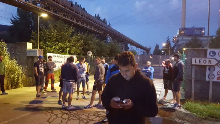 Los mineros de Astur-Leonesa retoman las movilizaciones y cortan el acceso a la térmica de La Robla Los mineros de Astur-Leonesa retoman las movilizaciones y cortan el acceso a la térmica de La Robla
