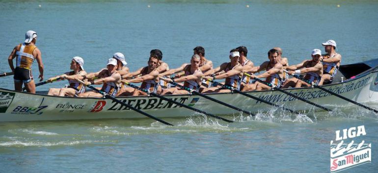 La tripulación de Zierbena, tras disputar la regata clasificatoria para la Bandera de la Concha 2016 La tripulación de Zierbena, tras disputar la regata clasificatoria para la Bandera de la Concha 2016
