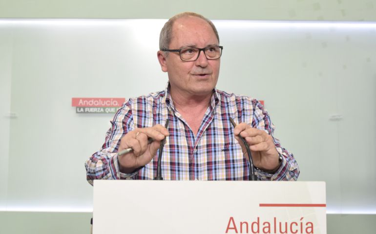 El PSOE andaluz pide a Sánchez que no engañe con un "inviable" pacto a tres El PSOE andaluz pide a Sánchez que no engañe con un "inviable" pacto a tres