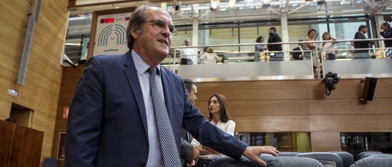 Cifuentes y Ciudadanos se pelean por el centro político en Madrid Cifuentes y Ciudadanos se pelean por el centro político en Madrid